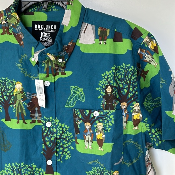 BoxLunch The Lord of the Rings Character Portraits Allover Print Button Up Large - Picture 4 of 13